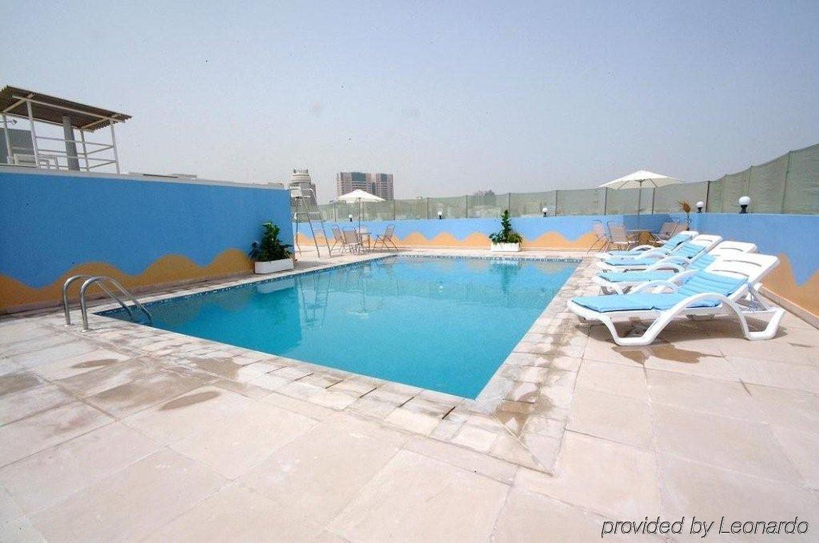 Golden Square Hotel Apartments Дубай Екстер'єр фото