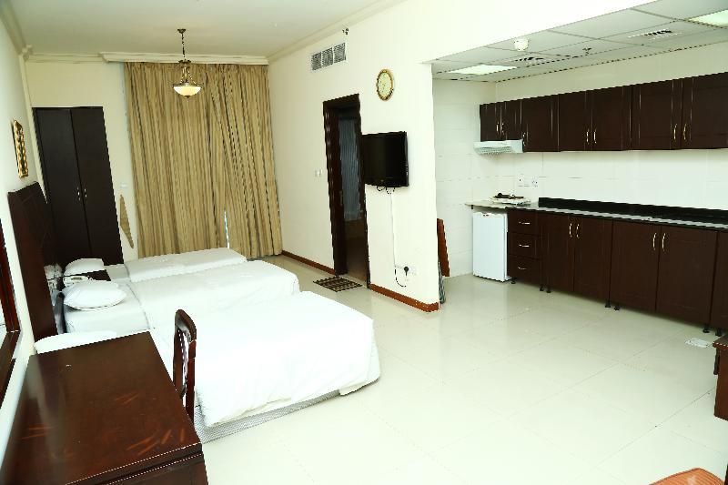 Golden Square Hotel Apartments Дубай Екстер'єр фото