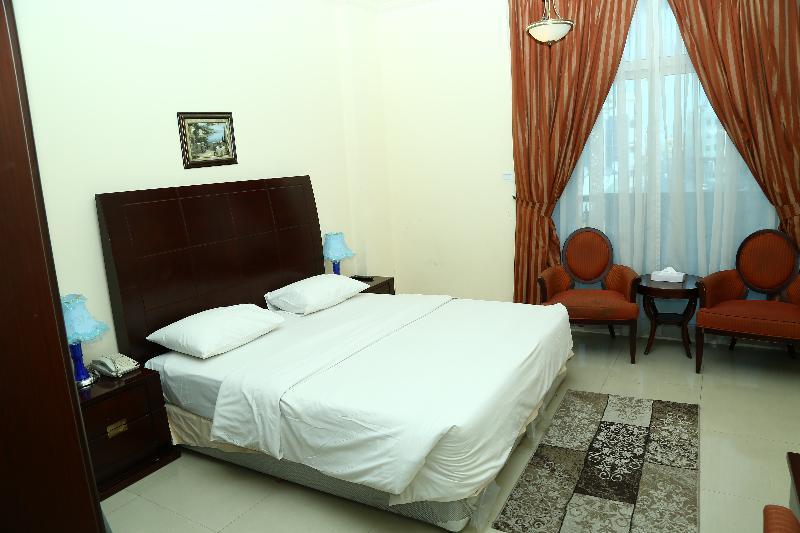 Golden Square Hotel Apartments Дубай Екстер'єр фото