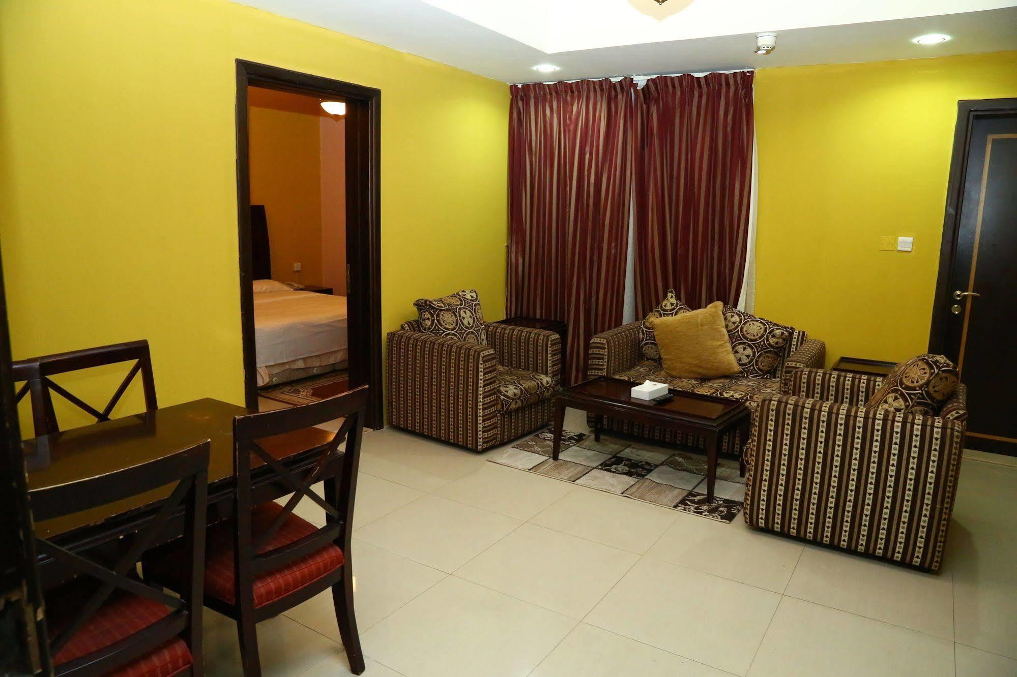 Golden Square Hotel Apartments Дубай Екстер'єр фото