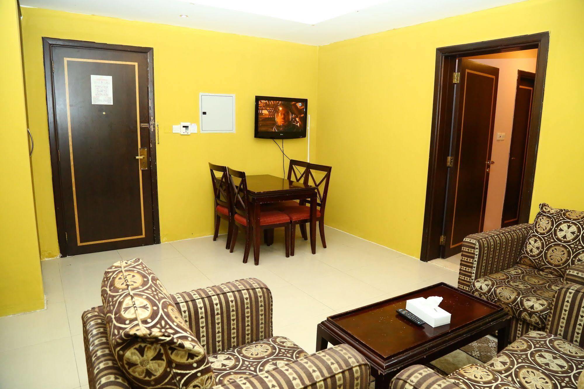 Golden Square Hotel Apartments Дубай Екстер'єр фото