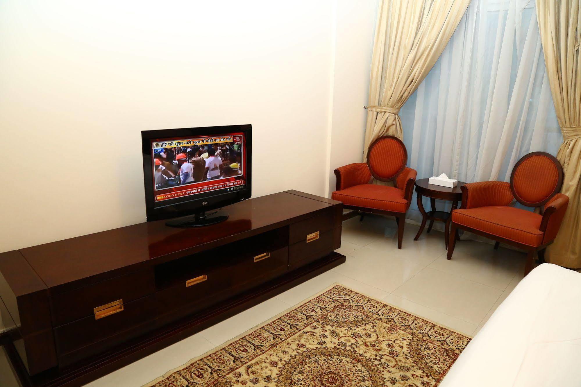 Golden Square Hotel Apartments Дубай Екстер'єр фото