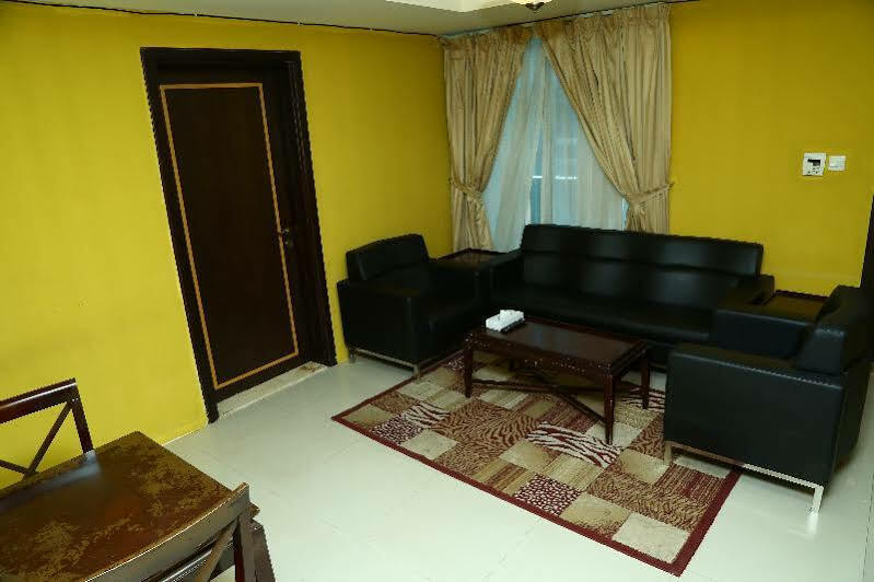 Golden Square Hotel Apartments Дубай Екстер'єр фото